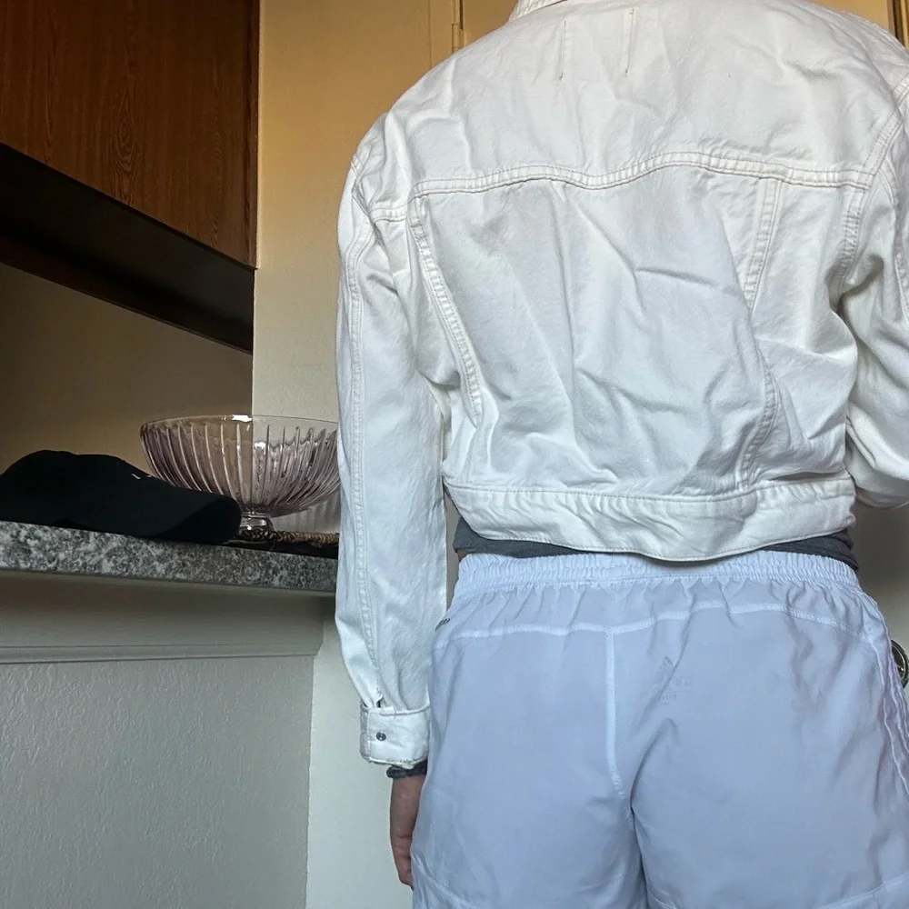 Never worn white Abercrombie denim jacket - Picture 5 of 5
